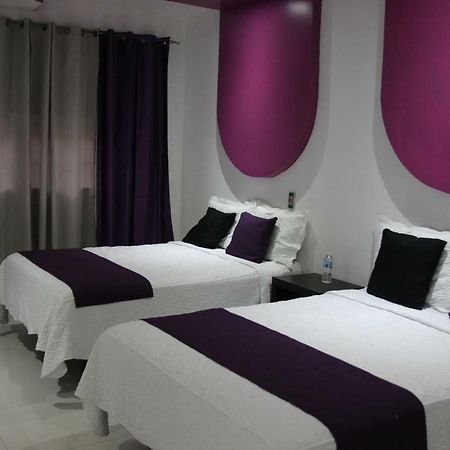 Hotel Dluxe Сан Хуан де лос Лагос Екстериор снимка
