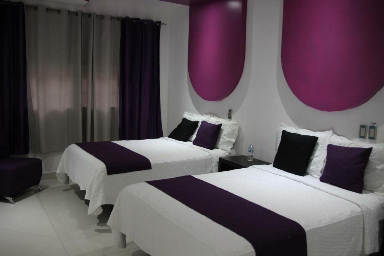 Hotel Dluxe Сан Хуан де лос Лагос Екстериор снимка