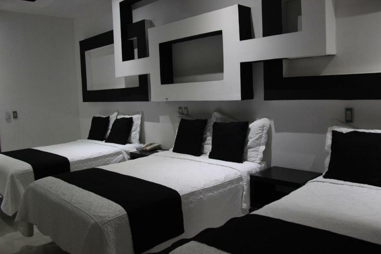 Hotel Dluxe Сан Хуан де лос Лагос Екстериор снимка