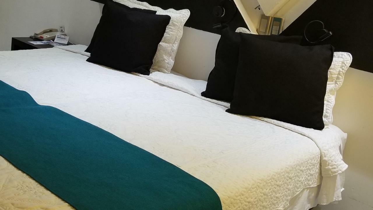 Hotel Dluxe Сан Хуан де лос Лагос Екстериор снимка