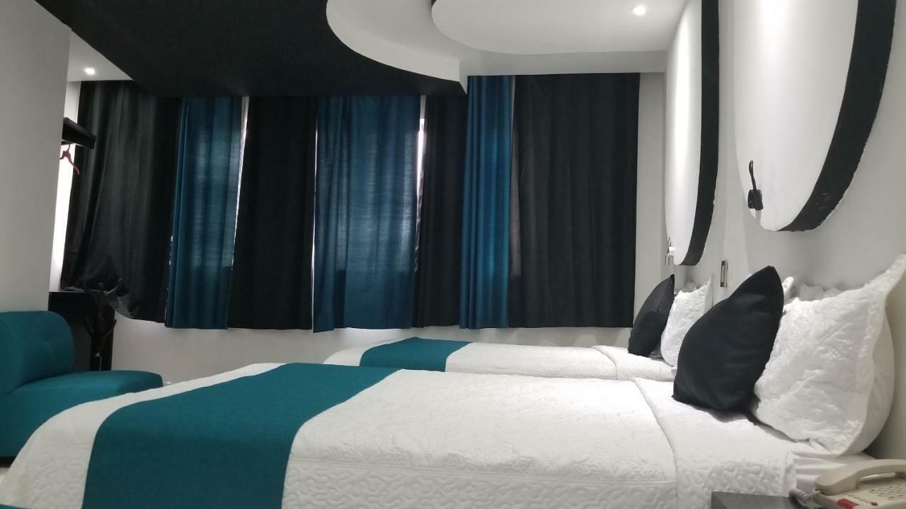 Hotel Dluxe Сан Хуан де лос Лагос Екстериор снимка