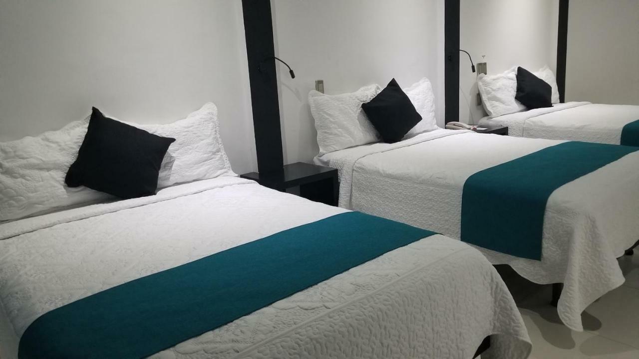 Hotel Dluxe Сан Хуан де лос Лагос Екстериор снимка