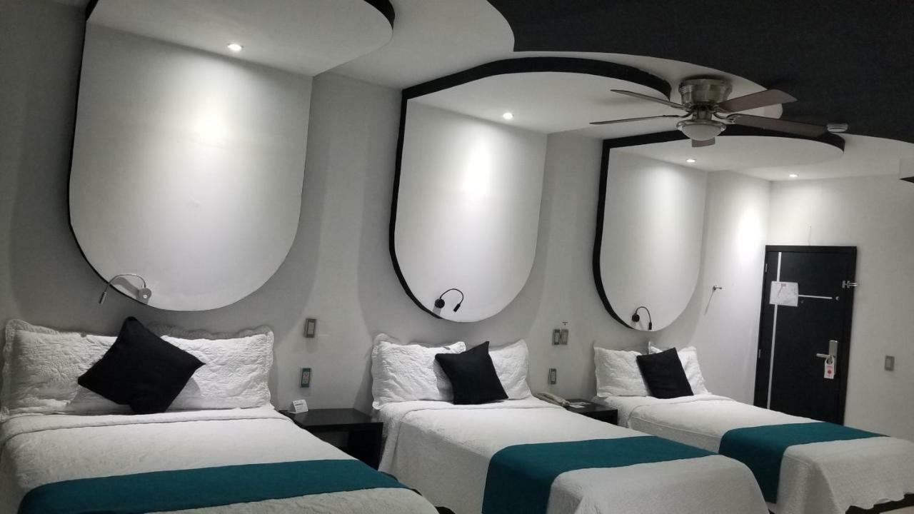 Hotel Dluxe Сан Хуан де лос Лагос Екстериор снимка