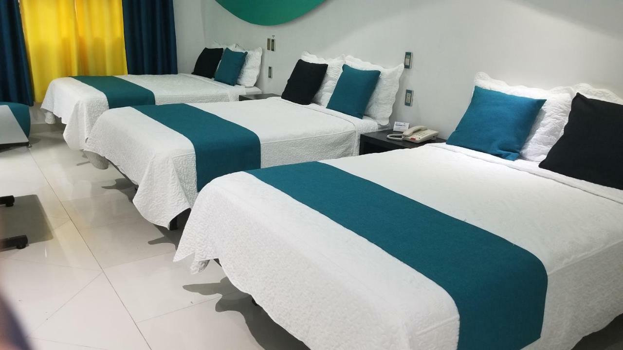 Hotel Dluxe Сан Хуан де лос Лагос Екстериор снимка