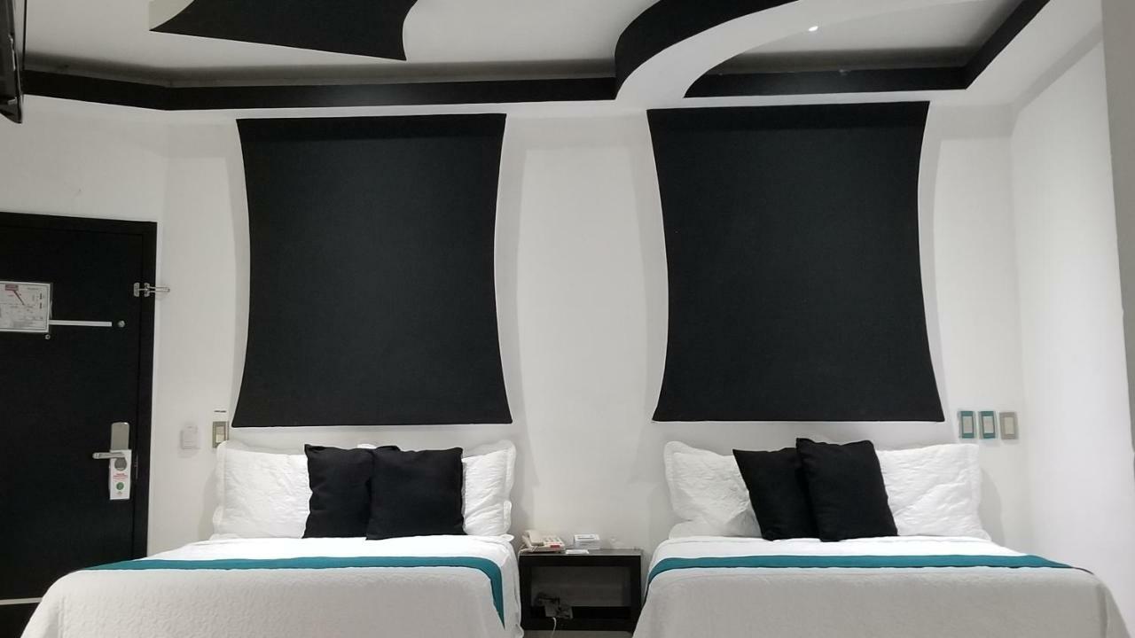 Hotel Dluxe Сан Хуан де лос Лагос Екстериор снимка