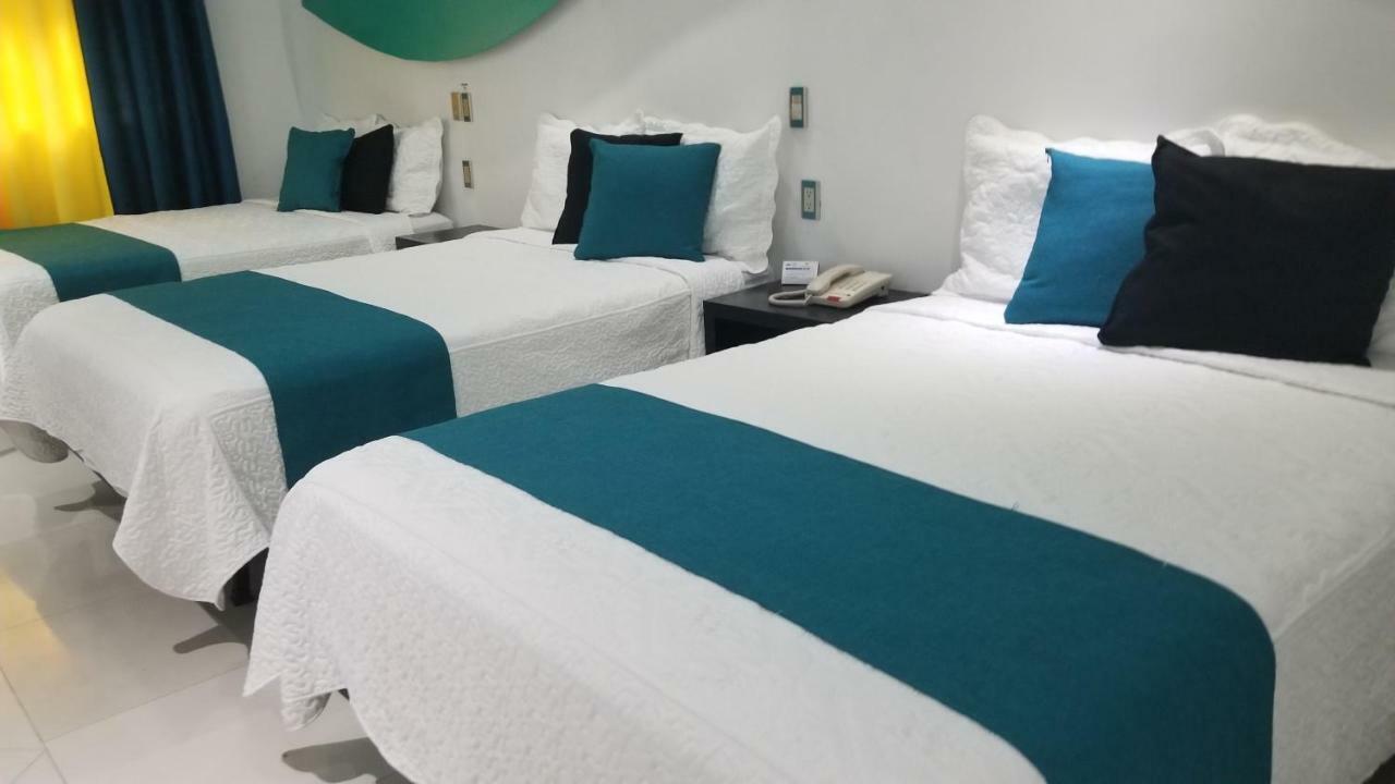 Hotel Dluxe Сан Хуан де лос Лагос Екстериор снимка