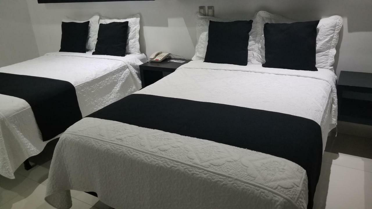 Hotel Dluxe Сан Хуан де лос Лагос Екстериор снимка